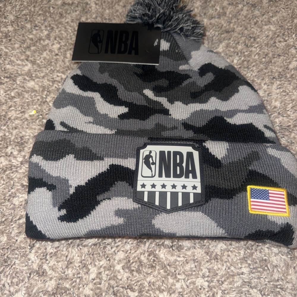 NEW NBA Men Women Gray Black‎ Camo Pom Pom Beanie Hat MSRP $29.99 OSFM